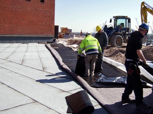 The system build-up “Driveway with Elastodrain®” is being installed