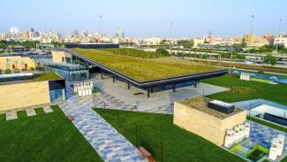 Nature Based Solutions for Green Buildings in the Al Shaheed Park Kuwait City © Al Hani construction and trading company Building with a green roof and surrounded by lawn in a big city