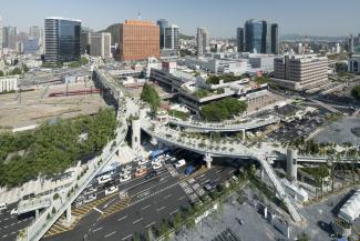 Turning grey into green infrastructures – Seoullo 7017 in South Korea © Ossip van Duivenbode Park on an elevated city highway